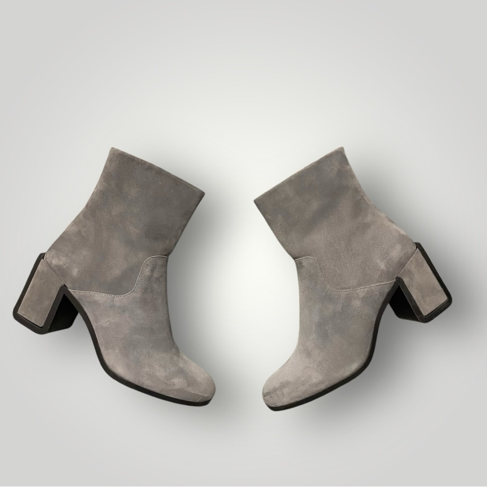 NWOT CLERGERIE Carly Gray Suede Ankle Boots Side Zip Block Heel Size 37